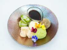 Warabimochi (bracken-starch dumplings) and ice cream