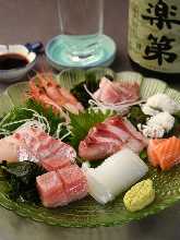 Assorted sashimi