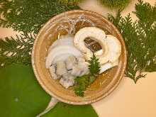 Domestic fresh eel and Awaji Island onion sukiyaki style