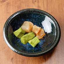 Warabimochi (bracken-starch dumpling covered in sweet, toasted soybean flour)