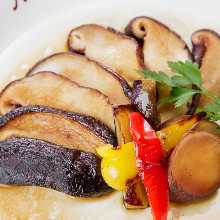 (Premium Shiitake Mushroom Tenkeikoka)Grilled shiitake mushrooms with butter