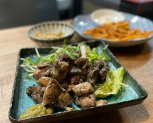 Specialty chicken thigh meat grilled with natural salt