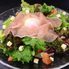 Caesar salad with prosciutto