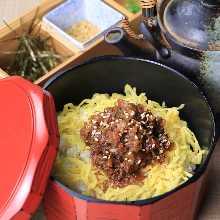 Simmered beef rice bowl