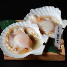 Grilled scallop with butter