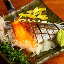 Seared marinated mackerel sashimi