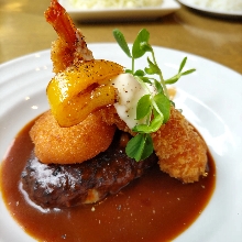 Hamburg steak set menu served with deep-fried prawns