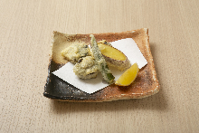 Tempura of seasonal taste