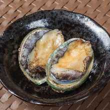 Grilled live abalone