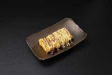 Tonpei-yaki (stir-fried cabbage and meat topped with egg)