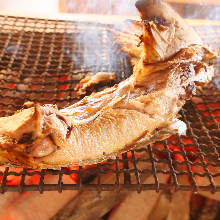 Salted and grilled fish head