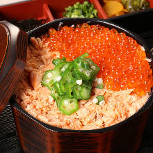 "Oyako" salmon roe and Japanese salmon rice bowl