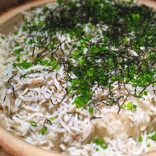 Boiled whitebait rice bowl