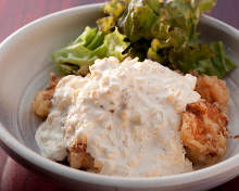 Fried chicken with vinegar and tartar sauce