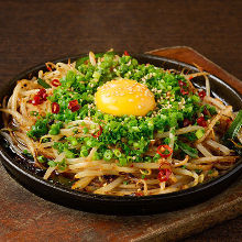 Stir-fried bean sprouts