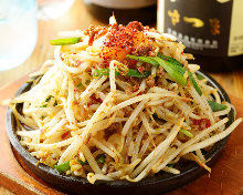 Stir-fried bean sprouts