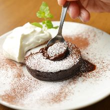 Fondant au chocolat and vanilla ice cream