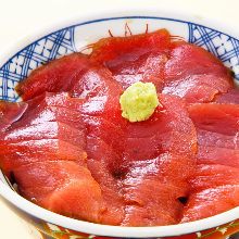 Soy sauce marinade fresh tuna rice bowl