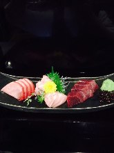 Assorted tuna sashimi