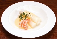 White asparagus salad