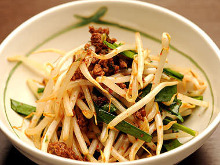 Stir-fried bean sprouts