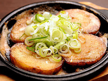 Steamed potatoes with butter