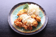 Fried chicken with vinegar and tartar sauce