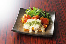 Fried chicken with vinegar and tartar sauce