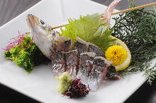 Horse mackerel sugata-zukuri (sliced sashimi served maintaining the look of the whole fish)