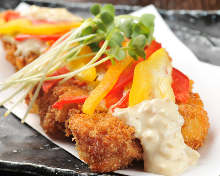 Fried chicken with vinegar and tartar sauce