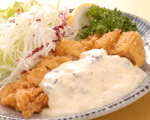 Fried chicken with vinegar and tartar sauce