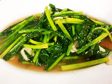 Stir-fried spinach and garlic