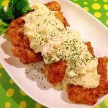 Fried chicken with vinegar and tartar sauce