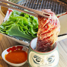 Tsuboduke kalbi yaki (marinated  and grilled short ribs)