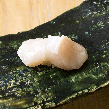 Scallop sashimi