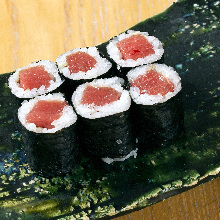 Tuna sushi rolls