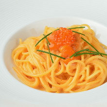 Pasta with cream of sea urchin