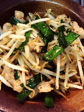 Stir-fried bean sprouts