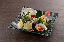 Assorted shellfish sashimi