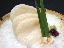 Scallop sashimi