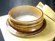 Kamataki Gohan (rice in a metal pot)