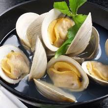 Common orient clams steamed with sake