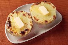 Steamed potatoes with butter