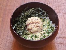 Raw fatty tuna and spring onion rice bowl