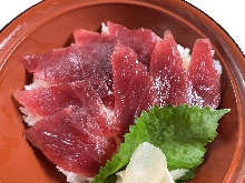 "Tekka" raw tuna rice bowl