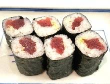 Tuna sushi rolls