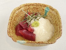 Tuna yamakake (grated yam)