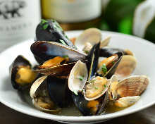 Manila clams steamed in white wine