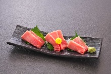 Chutoro (medium fatty tuna) sashimi