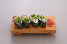 Gunkan sushi rolls